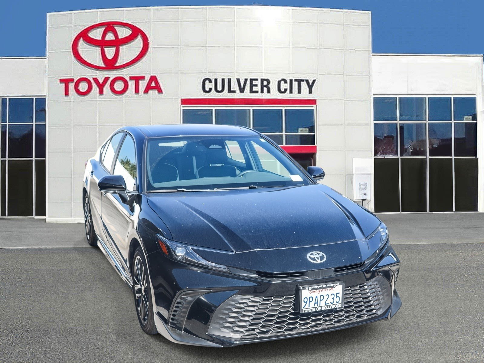 Certified 2025 Toyota Camry SE w/ Convenience Package FWD image 1