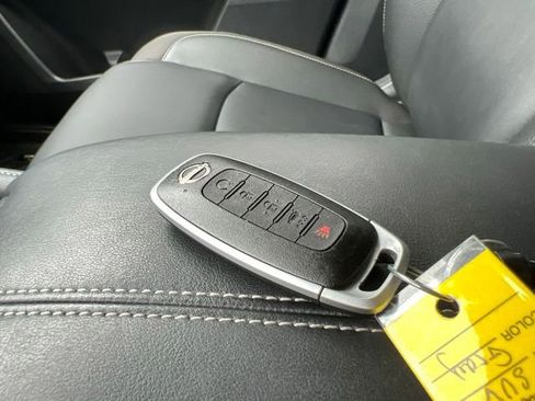Used 2025 Nissan Pathfinder SL AWD/4WD image 14