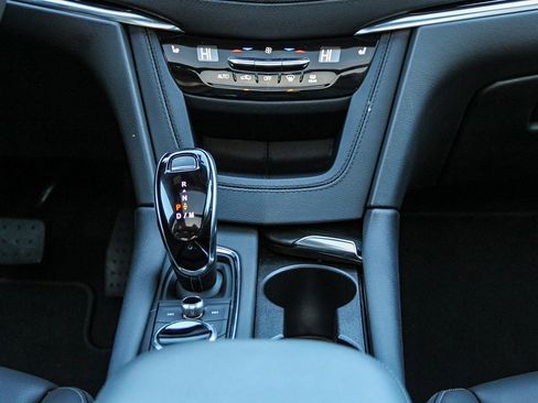 Used 2025 Cadillac XT6 Luxury image 14