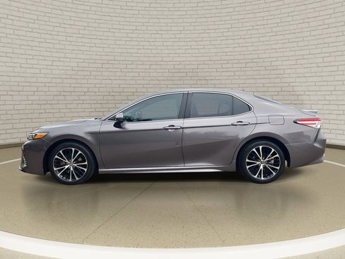 Used 2020 Toyota Camry SE w/ Carpet Mat Package FWD image 8