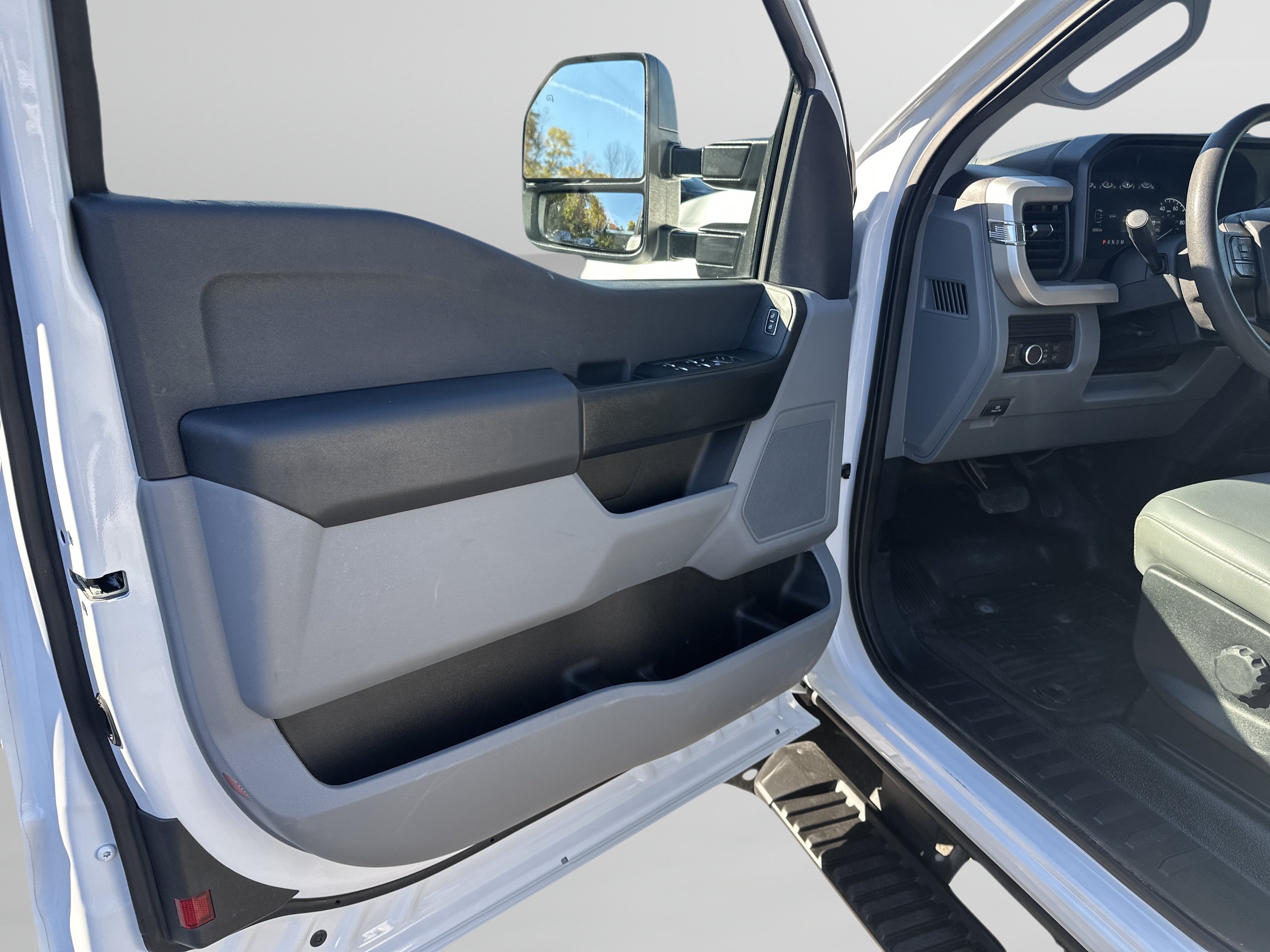 Used 2025 Ford F250 XL AWD/4WD image 9
