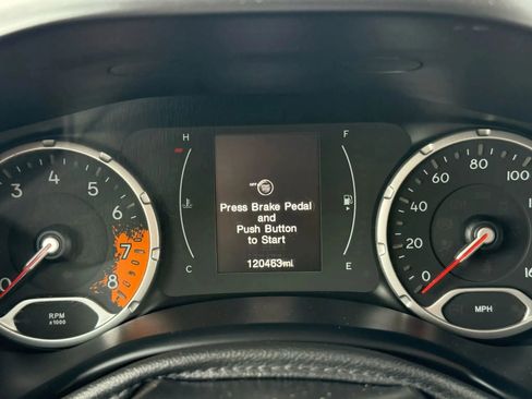 Used 2017 Jeep Renegade Latitude w/ Cold Weather Group AWD/4WD image 28