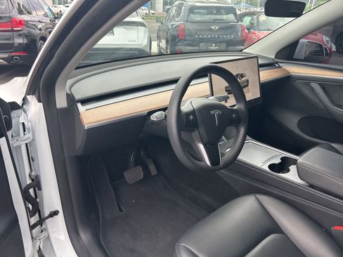 Used 2024 Tesla Model Y Long Range image 25
