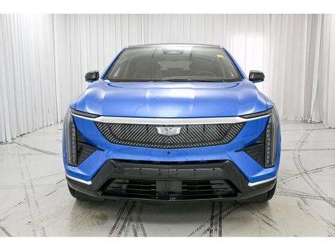 New 2026 Cadillac Optiq Luxury 2 image 3