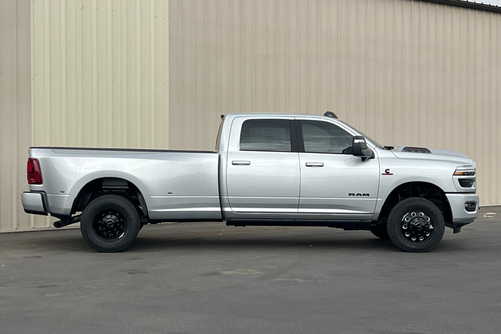 New 2026 RAM 3500 Laramie AWD/4WD image 10