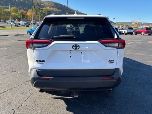 Used 2019 Toyota RAV4 XLE w/ Convenience Package image 5