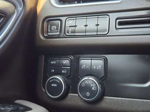 Certified 2023 Chevrolet Suburban LT image 25