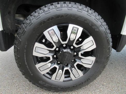 Used 2025 GMC Sierra 2500 Denali w/ Denali Reserve Package AWD/4WD image 8