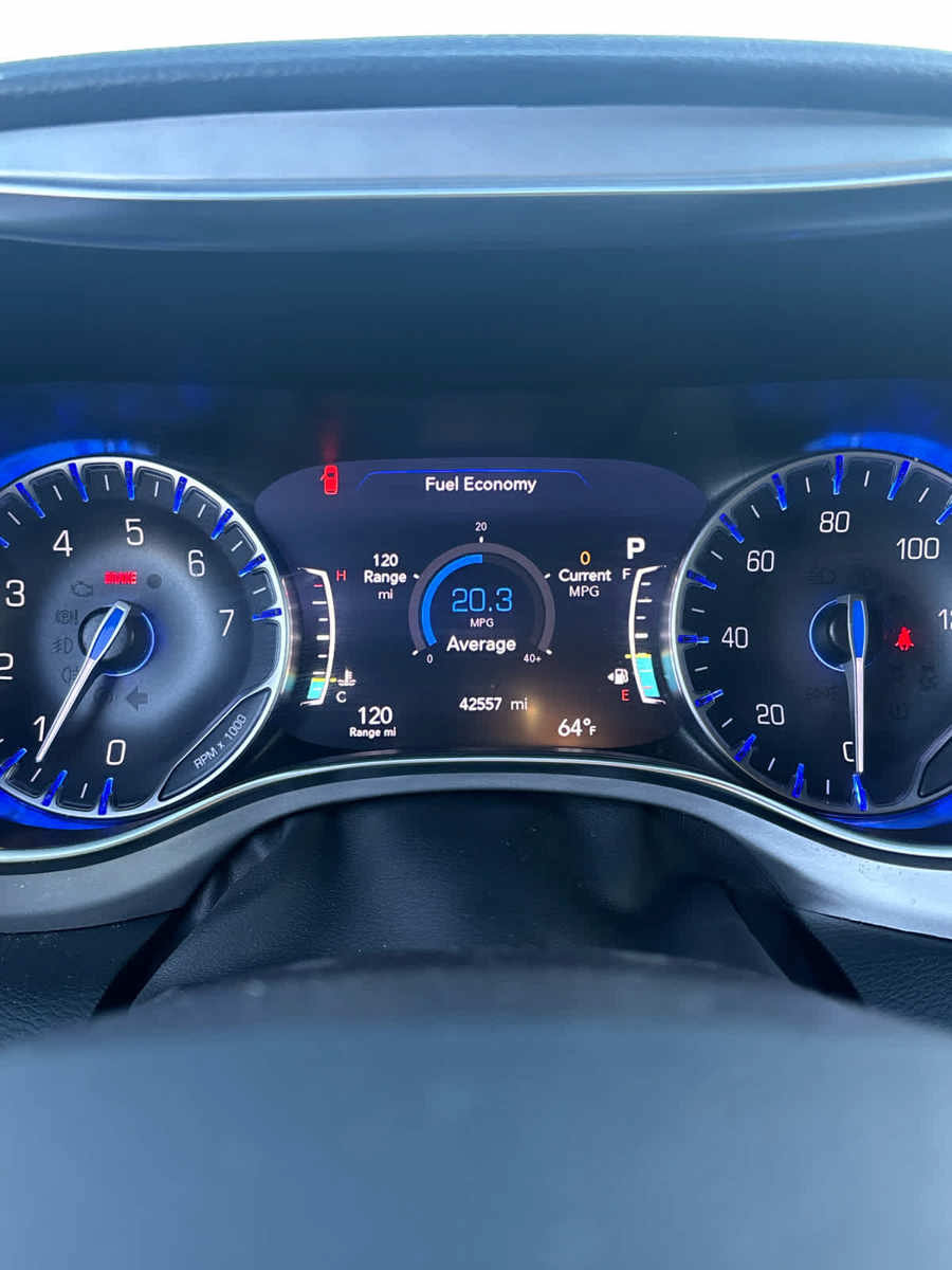 Used 2025 Chrysler Pacifica Limited FWD image 16