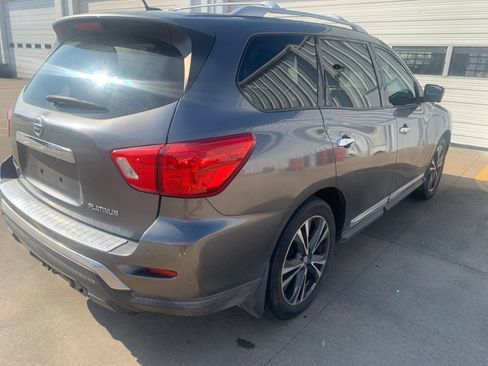 Used 2017 Nissan Pathfinder Platinum FWD image 9
