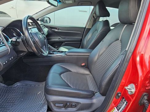 Used 2019 Toyota Camry SE w/ Convenience Package image 14