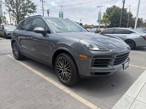 Used 2020 Porsche Cayenne AWD/4WD image 2
