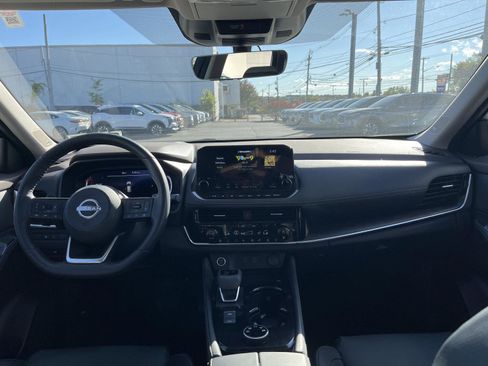 Used 2023 Nissan Rogue Platinum w/ Platinum Premium Package image 13