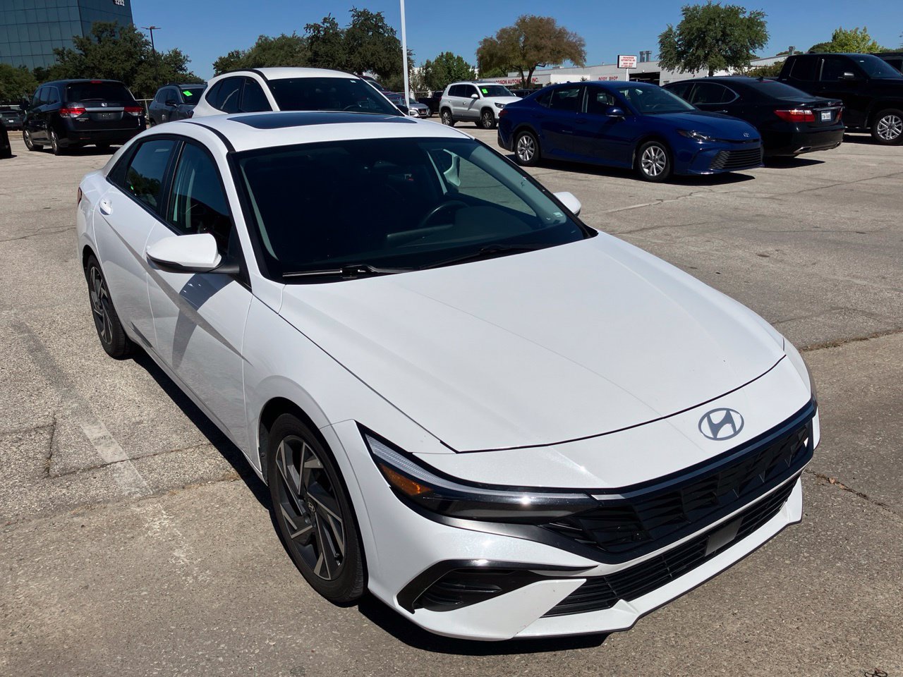 Used 2025 Hyundai Elantra Limited FWD image 1