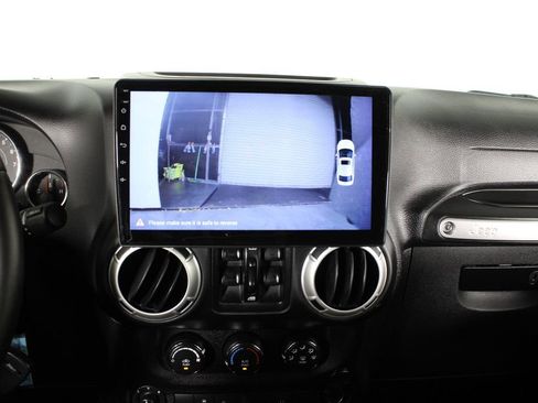 Used 2017 Jeep Wrangler Unlimited Sahara w/ Max Tow Package AWD/4WD image 26