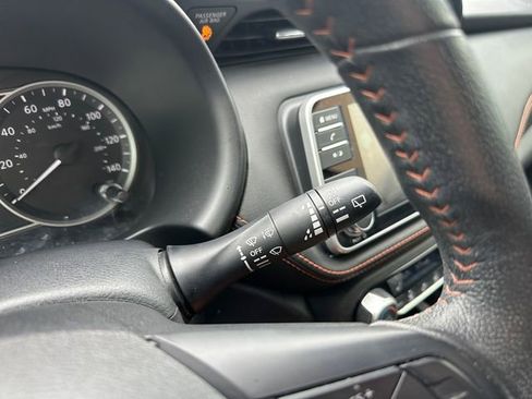 Used 2019 Nissan Kicks SR w/ SR Premium Package FWD image 25