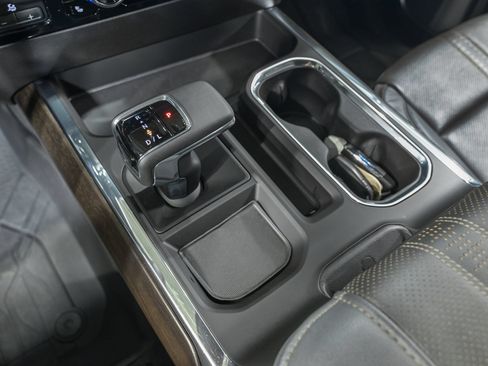 Used 2025 Chevrolet Silverado 1500 High Country AWD/4WD image 23
