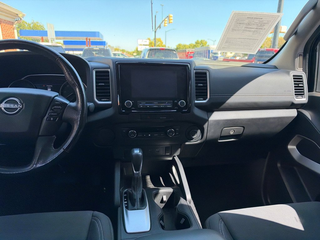 Used 2022 Nissan Frontier SV w/ Technology Package RWD image 15