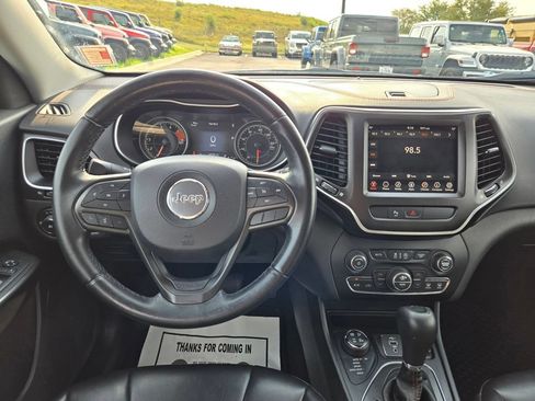 Used 2019 Jeep Cherokee Trailhawk AWD/4WD image 17
