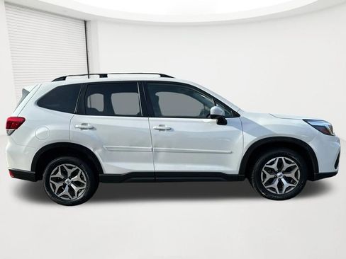 Used 2019 Subaru Forester Premium AWD/4WD image 4