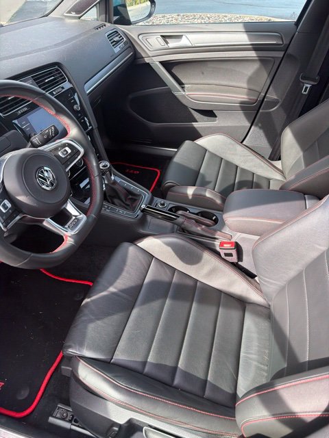 Used 2019 Volkswagen Golf 4-Door FWD image 2