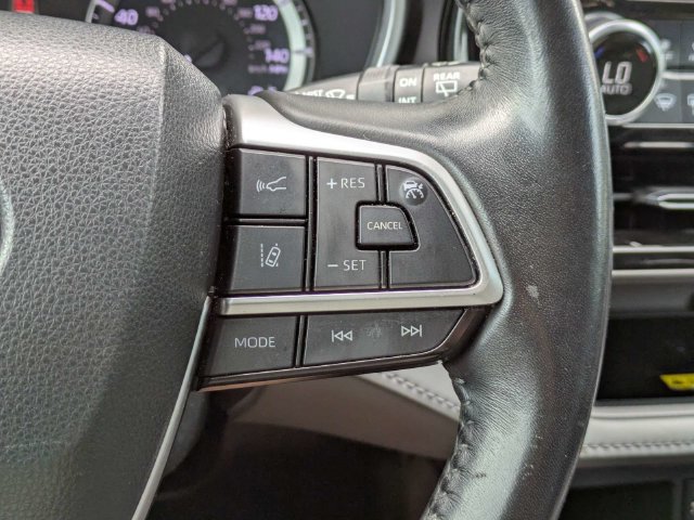 Used 2023 Toyota Highlander XLE FWD image 31