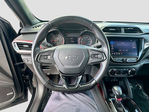 Used 2021 Chevrolet TrailBlazer RS w/ Technology Package FWD image 11