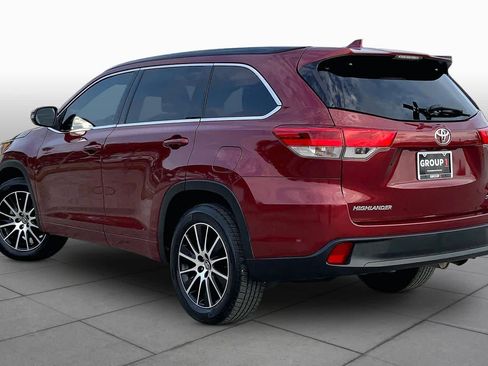 Used 2017 Toyota Highlander SE FWD image 12