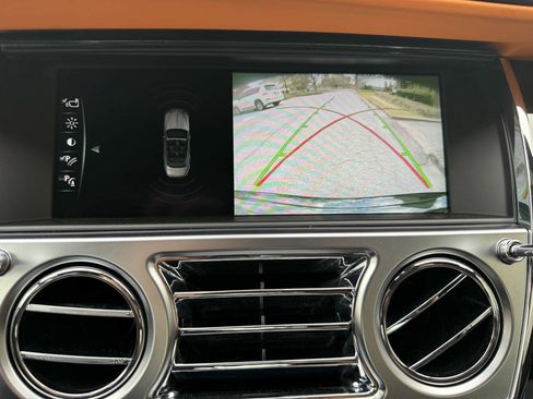 Used 2018 Rolls-Royce Dawn RWD image 60