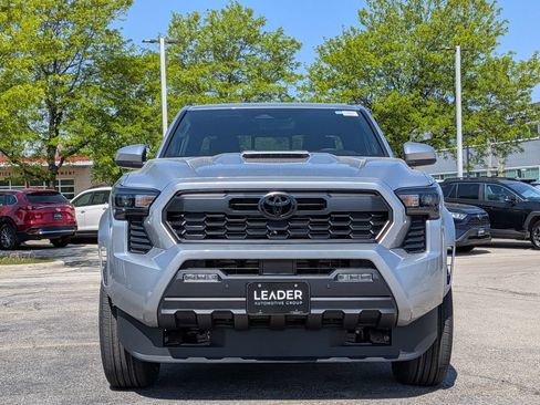 Used 2026 Toyota Tacoma TRD Sport w/ TRD Sport Upgrade Package AWD/4WD image 2