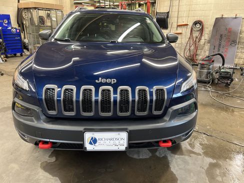 Used 2018 Jeep Cherokee Trailhawk w/ Quick Order Package 27L AWD/4WD image 2