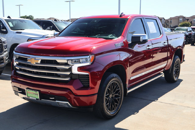 Used 2025 Chevrolet Silverado 1500 High Country w/ High Country Premium Package AWD/4WD image 3