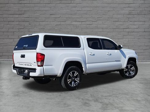 Used 2016 Toyota Tacoma TRD Sport w/ Premium & Technology Package AWD/4WD image 5