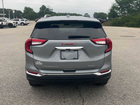 Used 2024 GMC Terrain SLT AWD/4WD image 12
