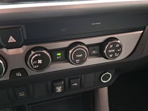 Used 2020 Toyota Tacoma SR5 image 15