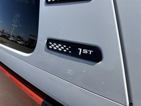 New 2025 Volkswagen ID. Buzz 1st Edition image 11