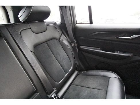 Used 2025 Jeep Grand Cherokee Altitude RWD image 12