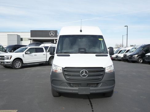 Used 2025 Mercedes-Benz Sprinter 2500 image 2