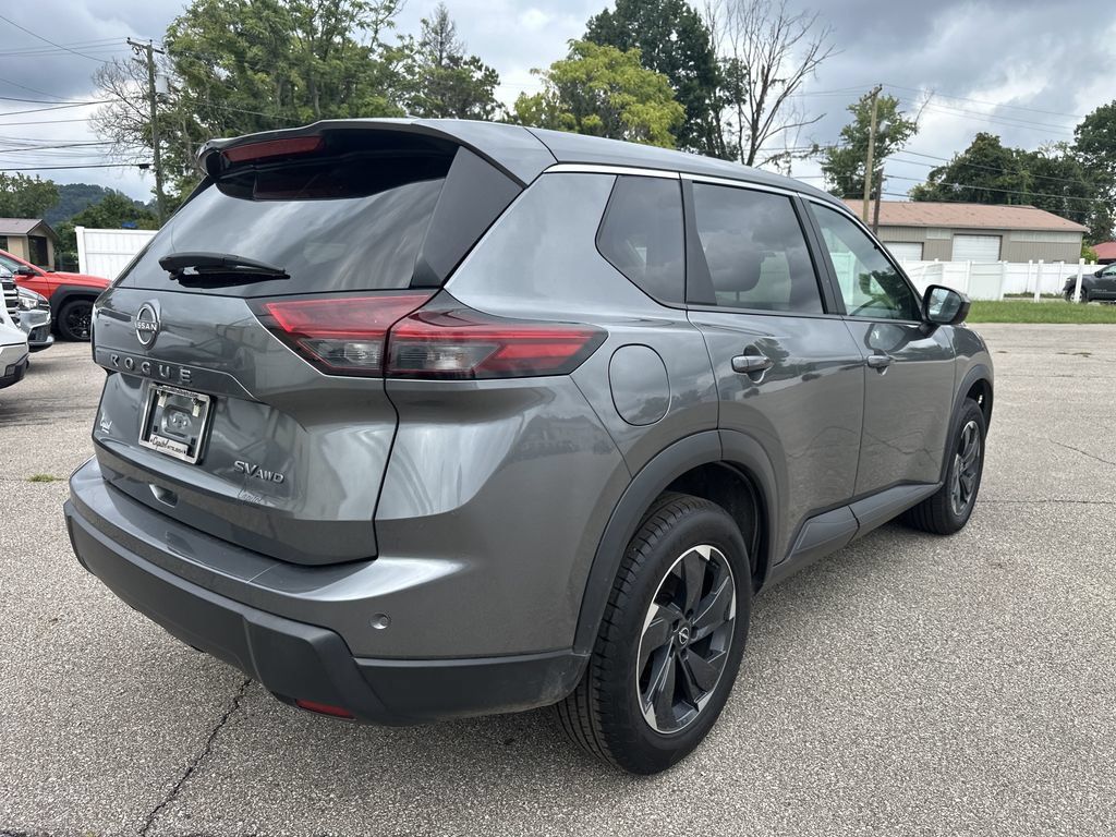 Used 2024 Nissan Rogue SV AWD/4WD image 5