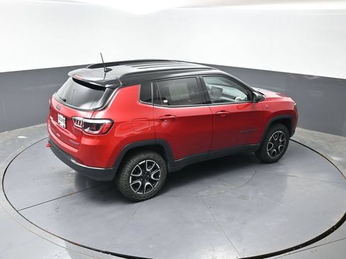Used 2025 Jeep Compass Trailhawk AWD/4WD image 42