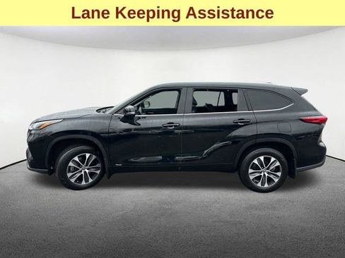 Used 2022 Toyota Highlander XLE AWD/4WD image 6