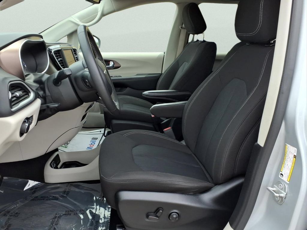 Used 2023 Chrysler Voyager LX FWD image 22