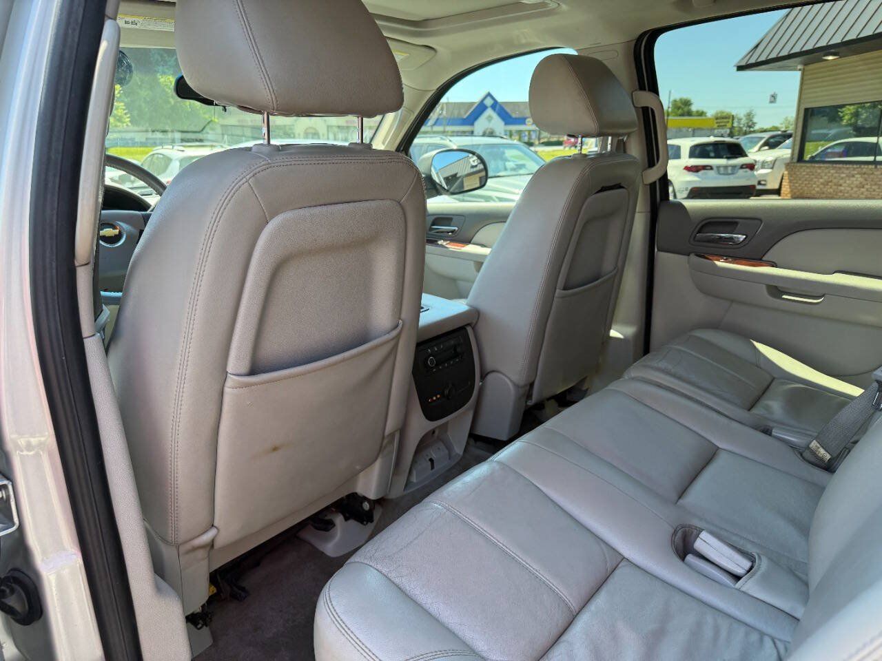 Used 2010 Chevrolet Suburban LT AWD/4WD image 26