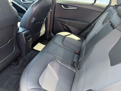 Used 2024 Kia Niro EX w/ EX Cold Weather Package FWD image 21