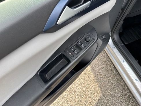 Certified 2023 Volkswagen Taos SE w/ Panoramic Sunroof Package image 12