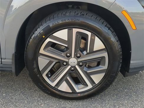 Used 2023 Hyundai Kona Limited image 10