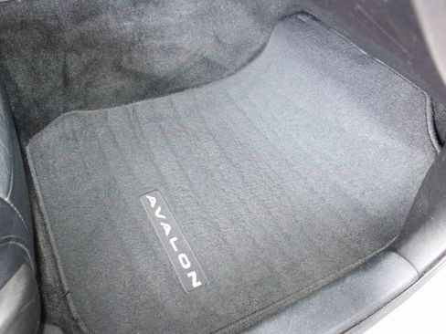 Used 2017 Toyota Avalon XLE image 41