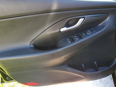 Used 2018 Hyundai Elantra GT image 15