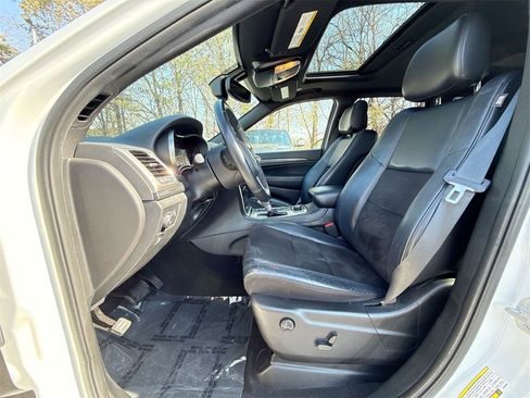 Used 2020 Jeep Grand Cherokee Altitude image 13
