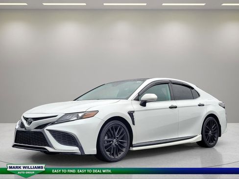 Used 2022 Toyota Camry XSE FWD image 8